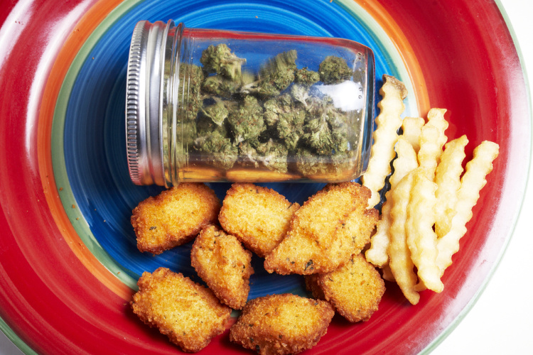 cannabis for weight loss buds and snack foods